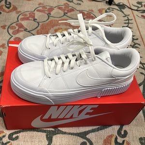 Women’s Nike Court Legacy Lift size 9, *worn once*